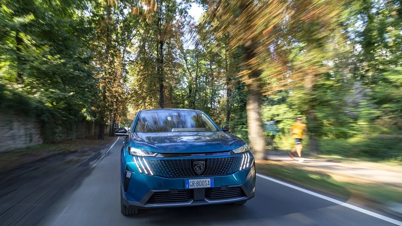 La nostra prova su strada di Peugeot 3008 Hybrid thumbnail