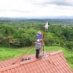 Instalación de antenas en Cerro Pelón