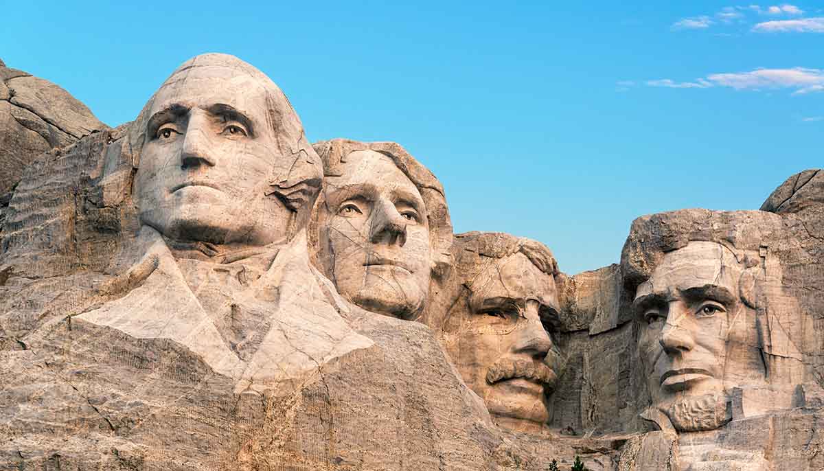  classic view of Mount Rushmore