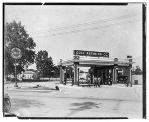 Primary view of object titled '[Gulf Refining Co. Service Station]'.