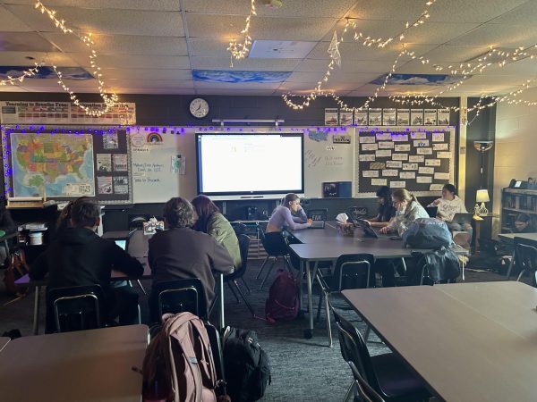 AP Research class peer editing each other's academic papers. (Photo Credit: Ella Zazeckis)