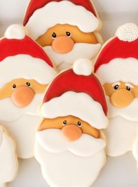 Santa Cookies via www.thebearfootbaker.com