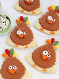 Simple Turkey Cookies - Thanksgiving Cookies are Sugar Cookies Decorated with Royal Icing www.thebearfootbaker.com