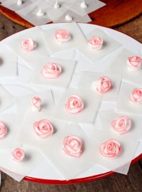 Royal Icing Roses-Tutorial with a how to Video | The Bearfoot Baker