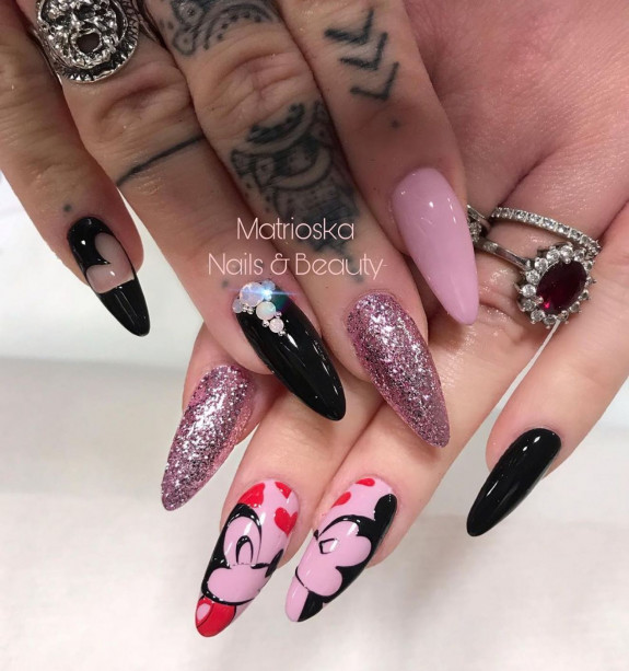 32 Cute Minnie Mouse Nail Ideas — Black and Rose Gold Minnie Nails