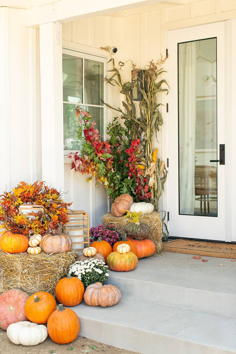 22 Festive Fall Decor Ideas For Front Porch You'll Love