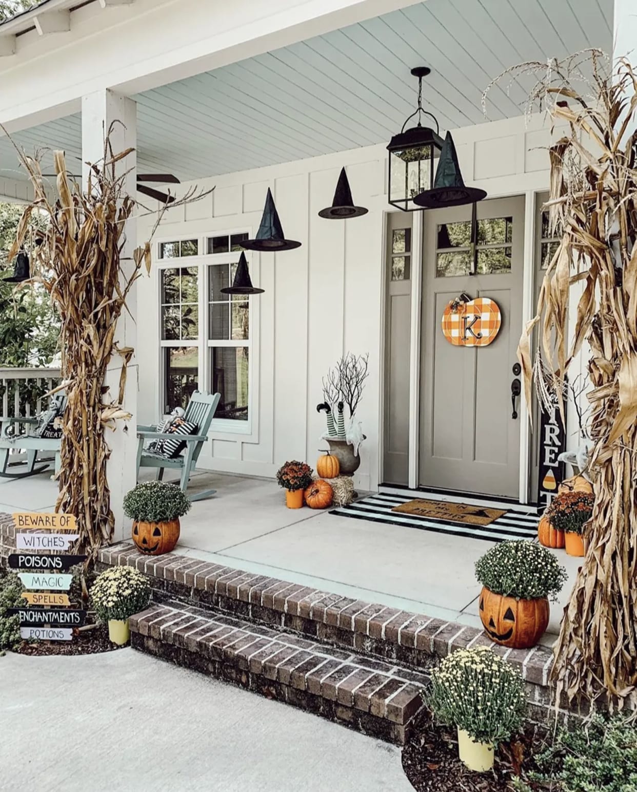 Transform Your Front Porch With These Halloween Decor Ideas For 2024 ...