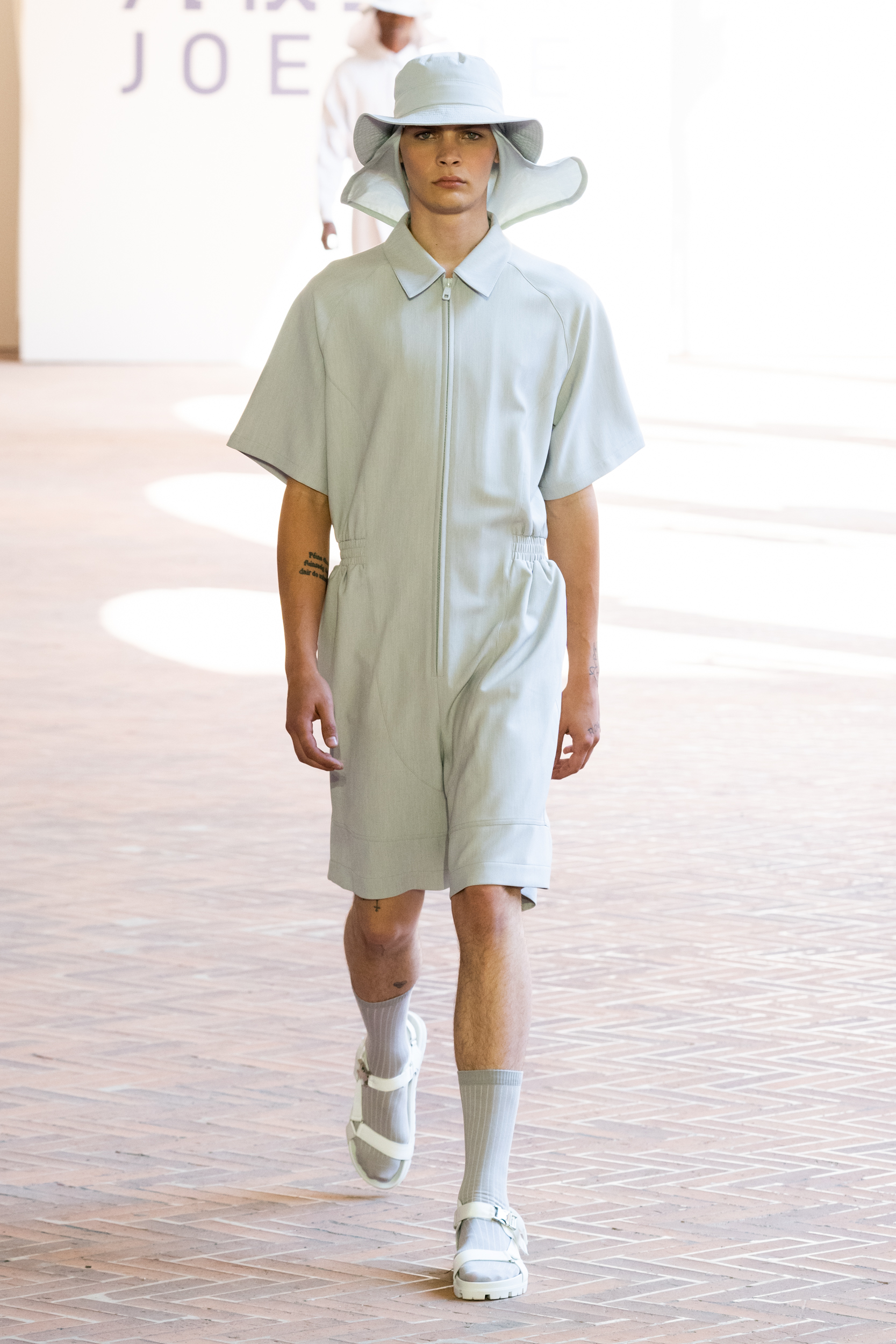 Joeone Spring 2023 Men's Fashion Show 