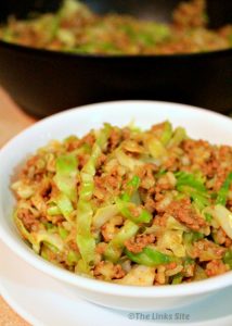 This Beef and Cabbage Chow Mein is sure to be a family favourite in your house like it is in mine! thelinkssite.com