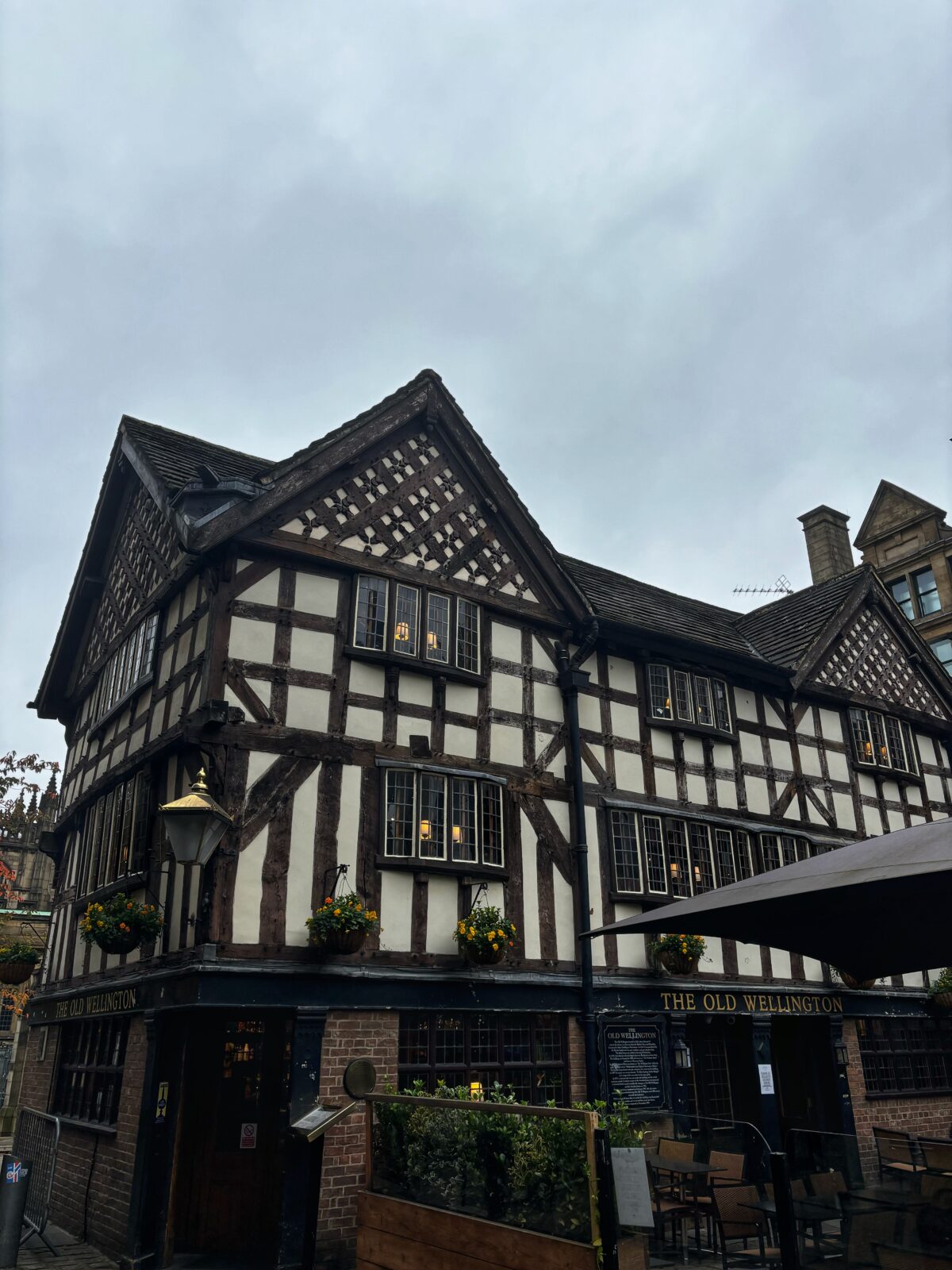 oldest pubs in manchester city centre