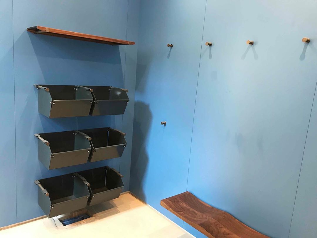 mudroom ideas blue CCw210Bpf8Y