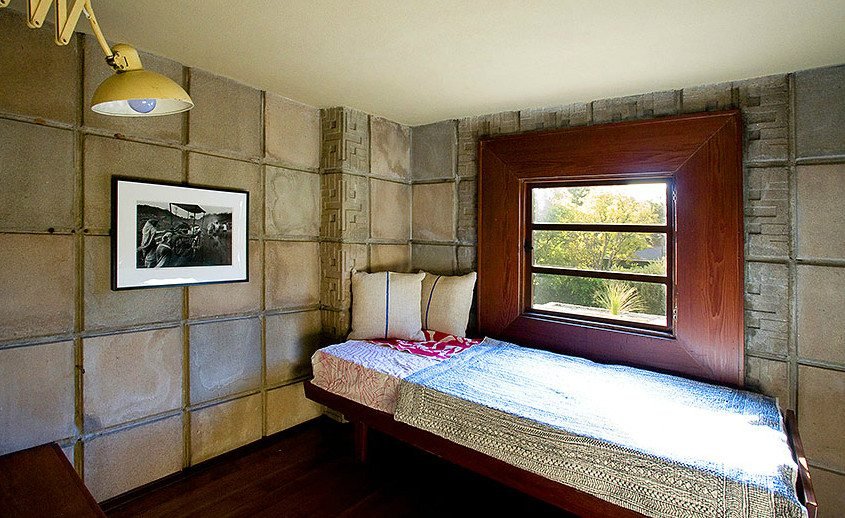 Millard House by Frank Lloyd Wright -  Guest area in the studio