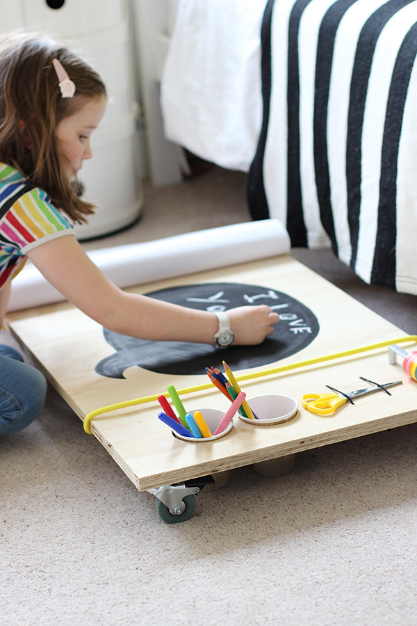 Diy Kids Art Table
 DIY kids art table on wheels