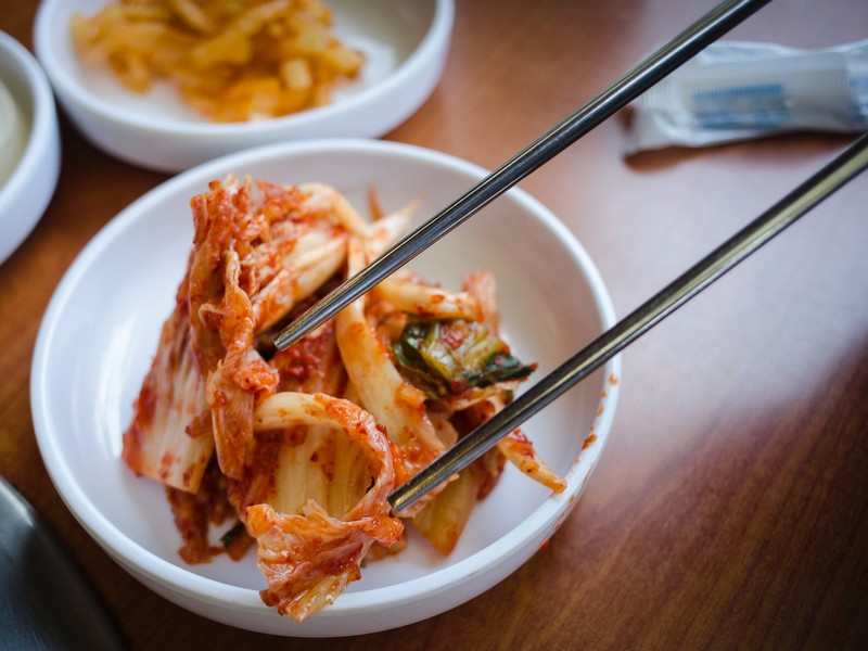 Korean chopsticks, metal chopsticks, how to use chopsticks, Kimchi