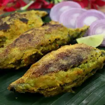 close up of stuffed mackerel fish goan style.