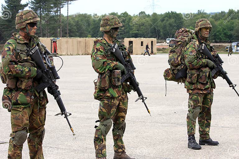 Dutch Soldiers with Machine Guns Editorial Photo - Image of defence ...