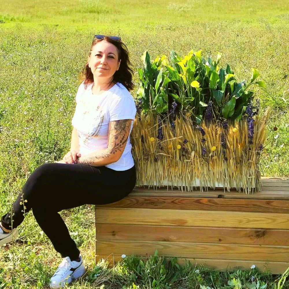 Daniela Marchetti with yellow callas