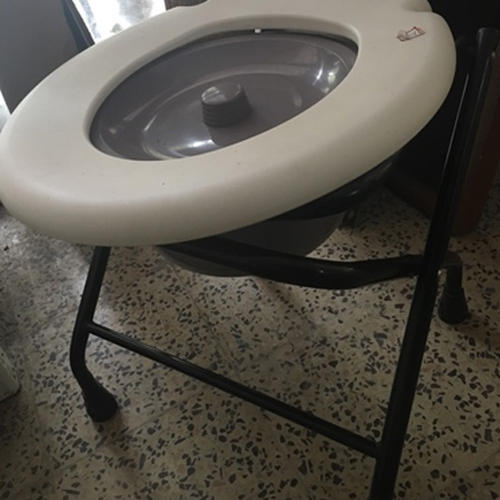 Commode Chair With Pan (897A) Gender: Female