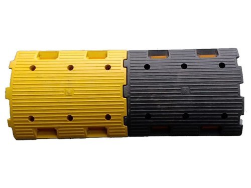 Crack Proof Yellow And Black Plastic Speed Breaker (75Mm)