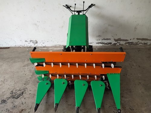 Green & Yellow High Strength, Corrosion Resistant And Easy To Operate Diesel Agriculture Cutter Machine