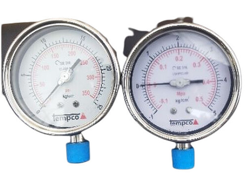 Free From Defects Analog Pressure Gauge Accuracy: 1-2%