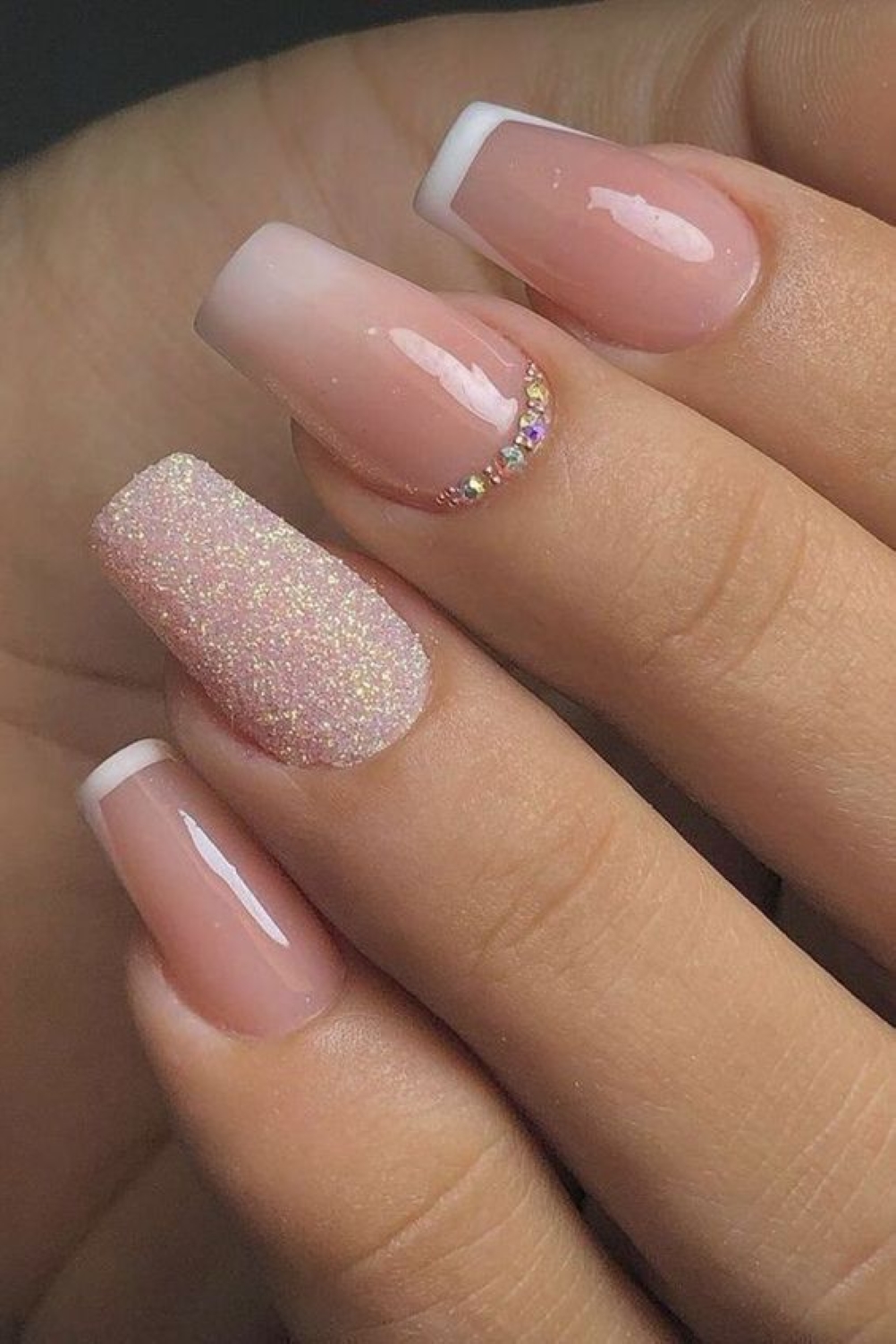 Nail màu hồng nude 