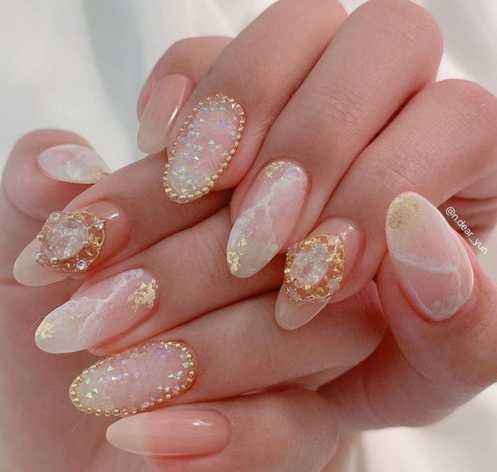 Bộ nail màu nude đính đá 