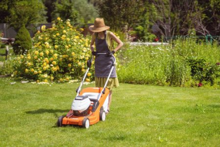 Best Lawn Mower Under $200 That Won’t Break The Bank