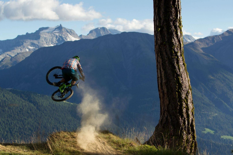 Downhill biking in Bellwald