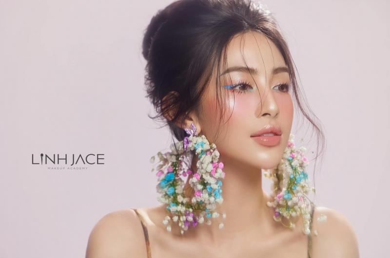 Tone makeup nàng thơ nhờ bàn tay của Linh Jace