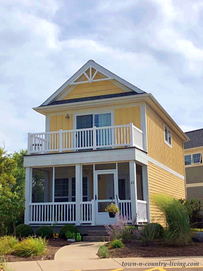 Yellow Cottage Style House at Heritage Harbor