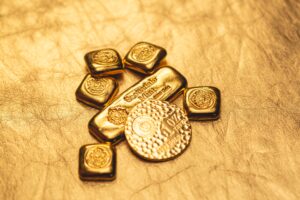 Gold’s Subdued Performance Amid Economic Uncertainty and Trade Signals