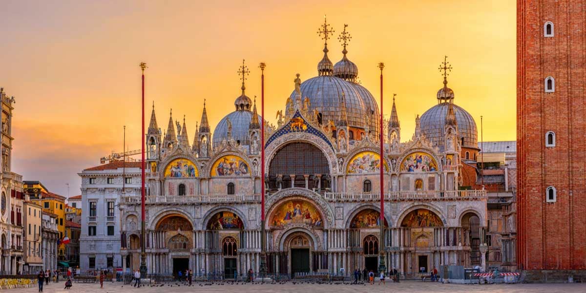 Basilica di San Marco a Venezia: cupole, interni, visite e biglietti - Idee  di viaggio - The Wom Travel