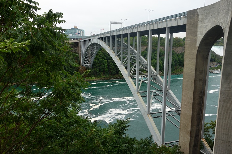 The Rainbow Bridge connects the USA and Canada