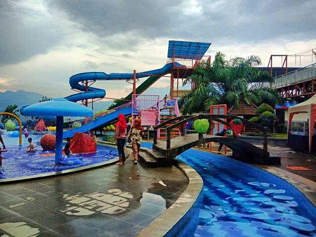 Batu Wonderland Waterpark & Resort Hotel.