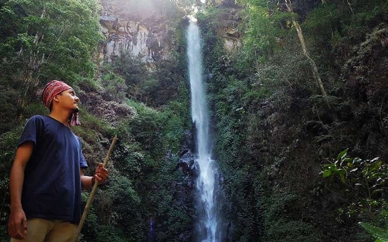 Coban Rais Malang merupakan wisata alam yang memiliki air terjun dengan ketinggian 20 meter