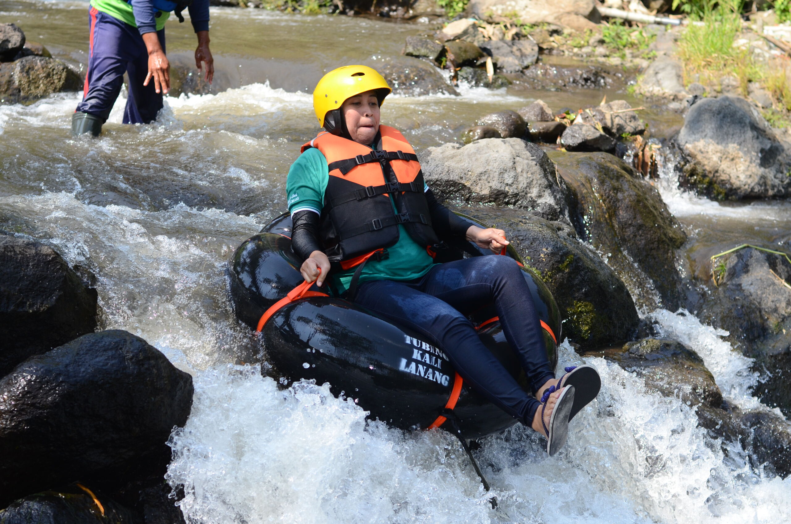 Kegiatan Seru River Tubing di Taman Dolan Batu. Foto: Google Maps / Wisata Alam Taman Dolan