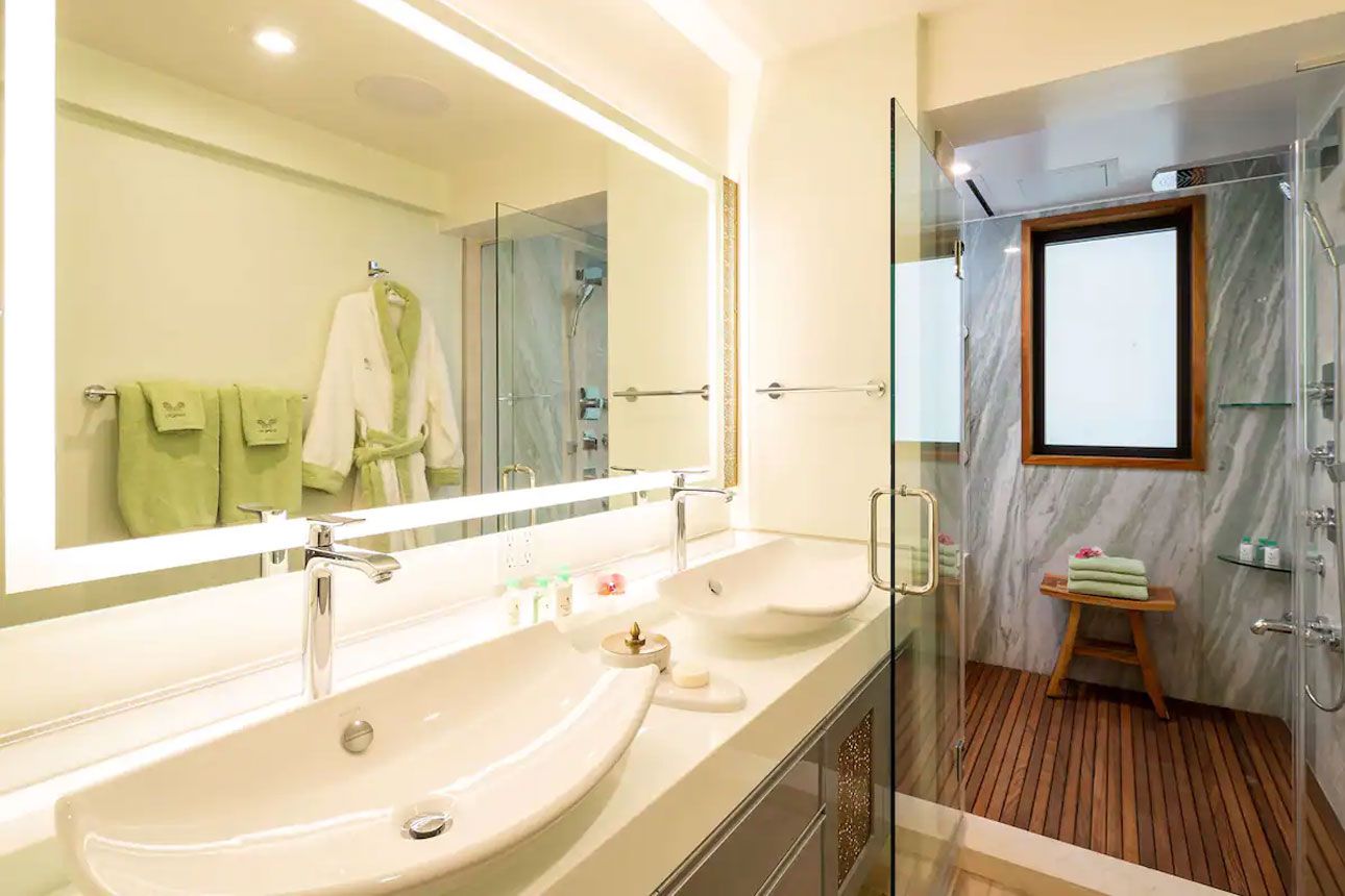 Ocean View Suite-bathroom.