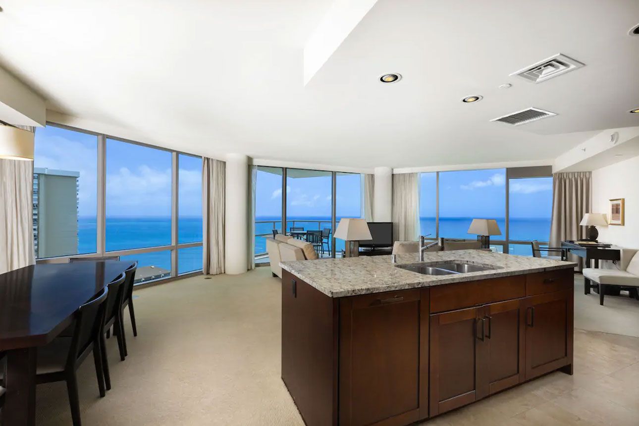 Premium Suite, 3 Bedrooms, Kitchen, Oceanfront-dining room..