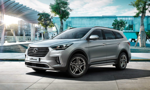 2017 Hyundai Grand Santa Fe Front view