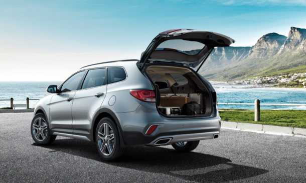 2017 Hyundai Grand Santa Fe Rear view