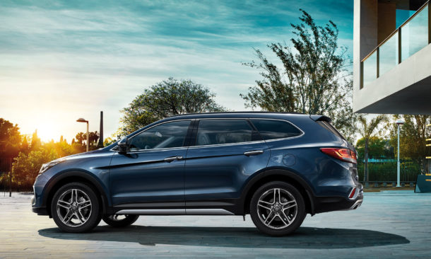 2017 Hyundai Grand Santa Fe Side