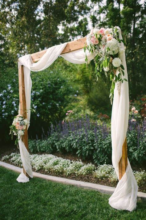 25 Chic and Easy Rustic Wedding Arch/Altar Ideas for DIY Brides ...