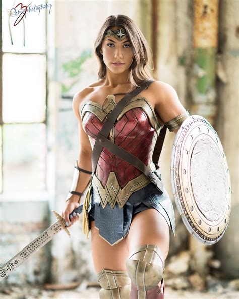 Wonder Woman cosplay : r/pics