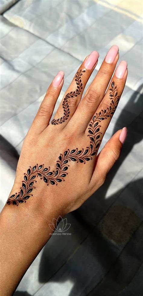 30 Beautiful Henna Designs : Delicate Vines on Back Hand 1 - Fab Mood ...