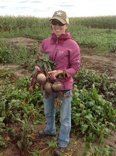 Lauren Brzozowski Harvesting Beets (2) – Department of Horticulture