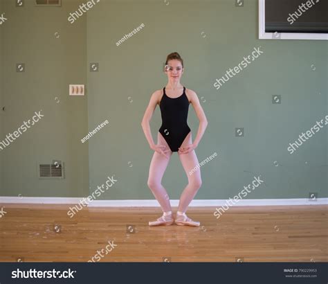 2,247 Ballet Plie Images, Stock Photos & Vectors | Shutterstock