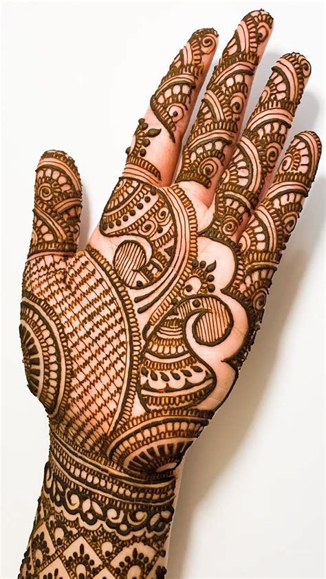 Simple Mehndi Designs for Hands