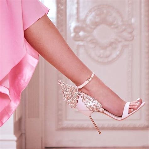 Vogue Fashion, Fashion Shoes, Pink Leather Sandals, Sophia Webster ...