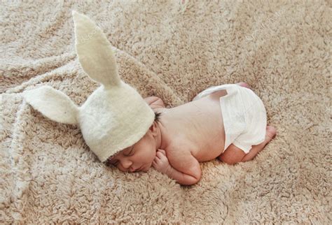 Funny sleeping newborn baby — Stock Photo © Dubova #39901293